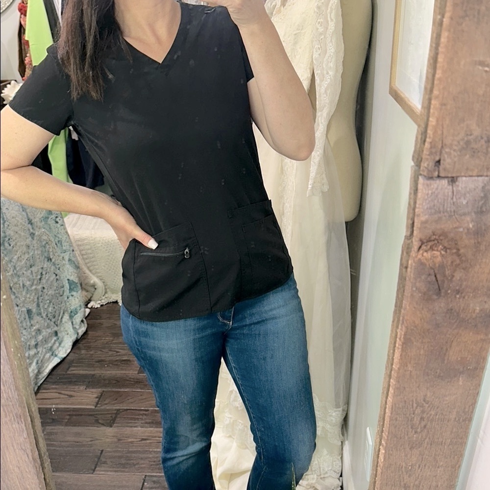 Med Couture Black V-Neck Women's nurse scrub Top size small